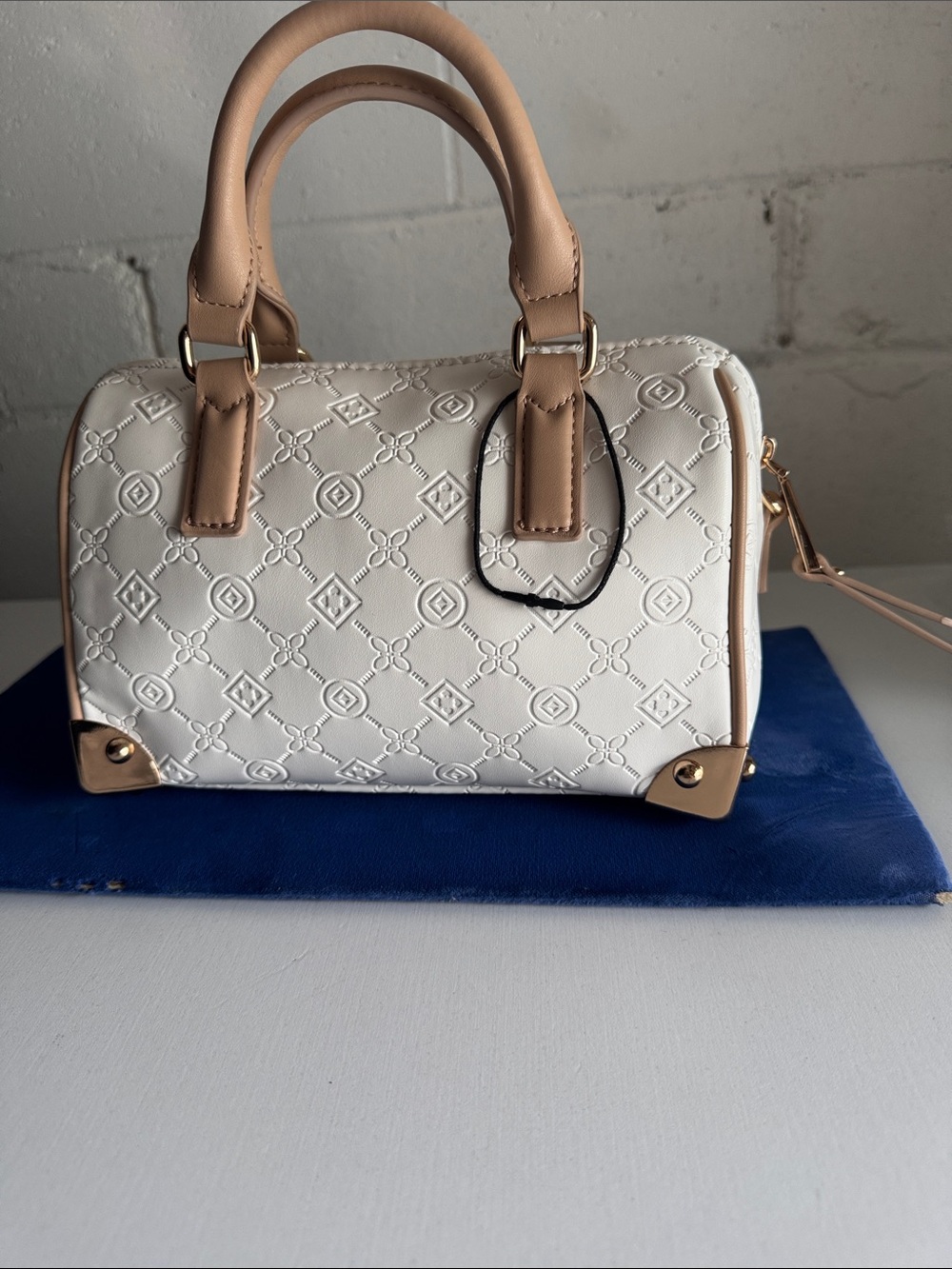 ALDO White Satchel with Beige Trim and Gold Hardware - Picture 3 of 6